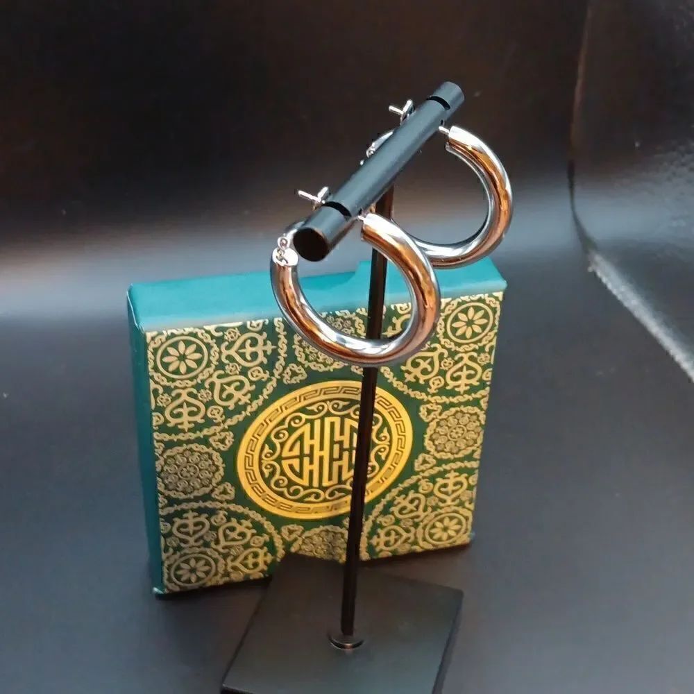 New‎ Beautiful Silver Chunky Earrings New In Box